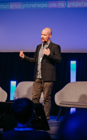 Jonas Andrulis auf der KI-Konferenz in Berlin