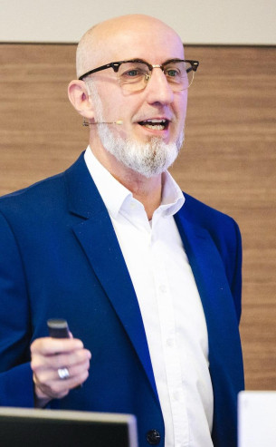 Dr Sven Schmeier