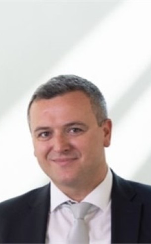 Dr Fabian Winter
