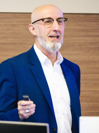 Dr Sven Schmeier