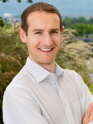 Dr Frederik Flöther